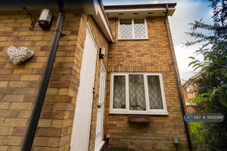 1 bedroom flat in Simmonds Close, Bracknell, RG42 (1 bed) (#3002069)