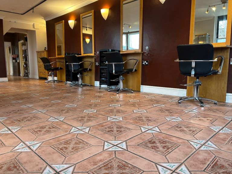 Chair to Rent in Very Busy Salon, We are struggling keep up with demand! Popular Tamworth Location