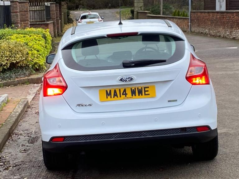 2014 Ford Focus 1.0 EcoBoost Zetec Navigator 5dr HATCHBACK PETROL Manual