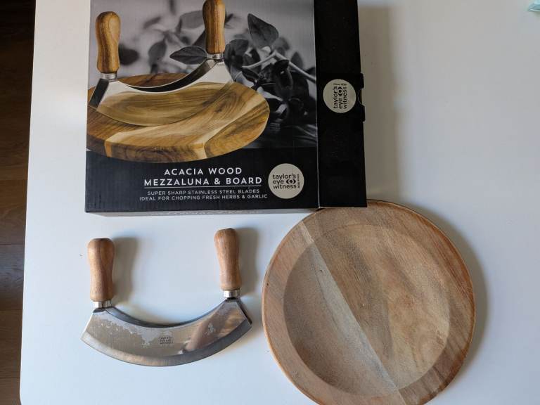 Taylor's Eye Witness Mezzaluna & Board set