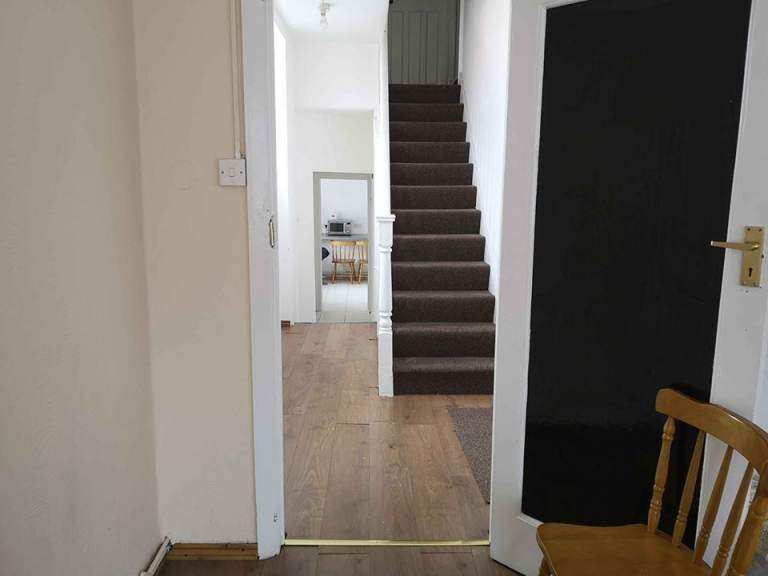 Lovely 2 bedroom flat to rent. Dagenham RM8. Working Professional, DSS with Guarantor. £2,100 PM 