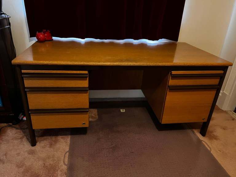 Sturdy Wooden Desk with Drawers – Good Condition