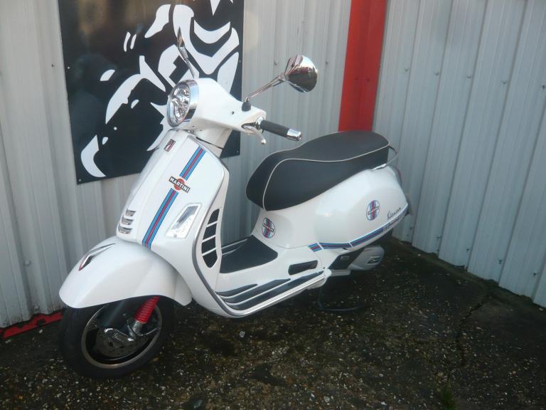 Piaggio Vespa GTS 125 SUPER ONLY 634 MILES 2021 LEARNER LEGAL SCOOTER 50 SH N X 
