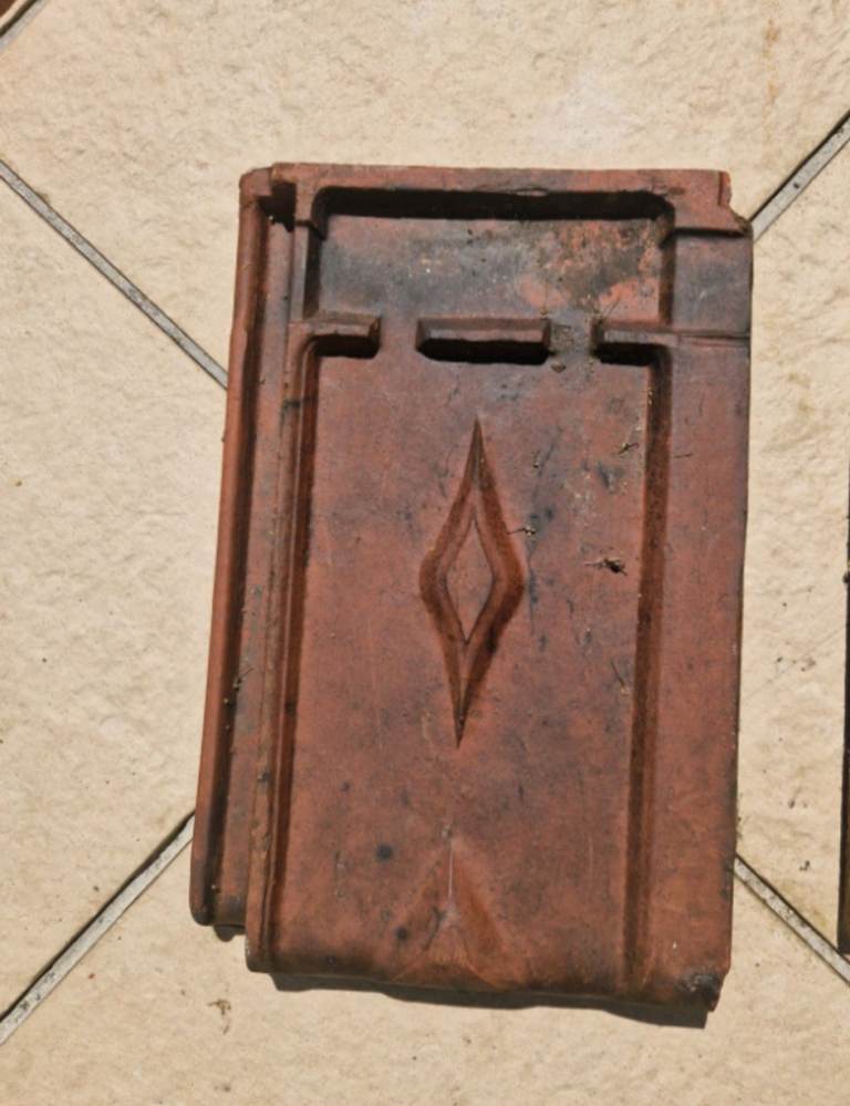 Joblot bundle of Tuileries De Beauvais roof tilesused