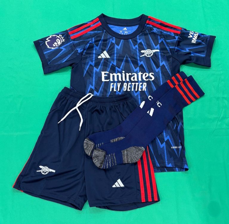 Arsenal 2025/26 junior away kit shirt/shorts/socks bundle (SIZE 7-13yrs)