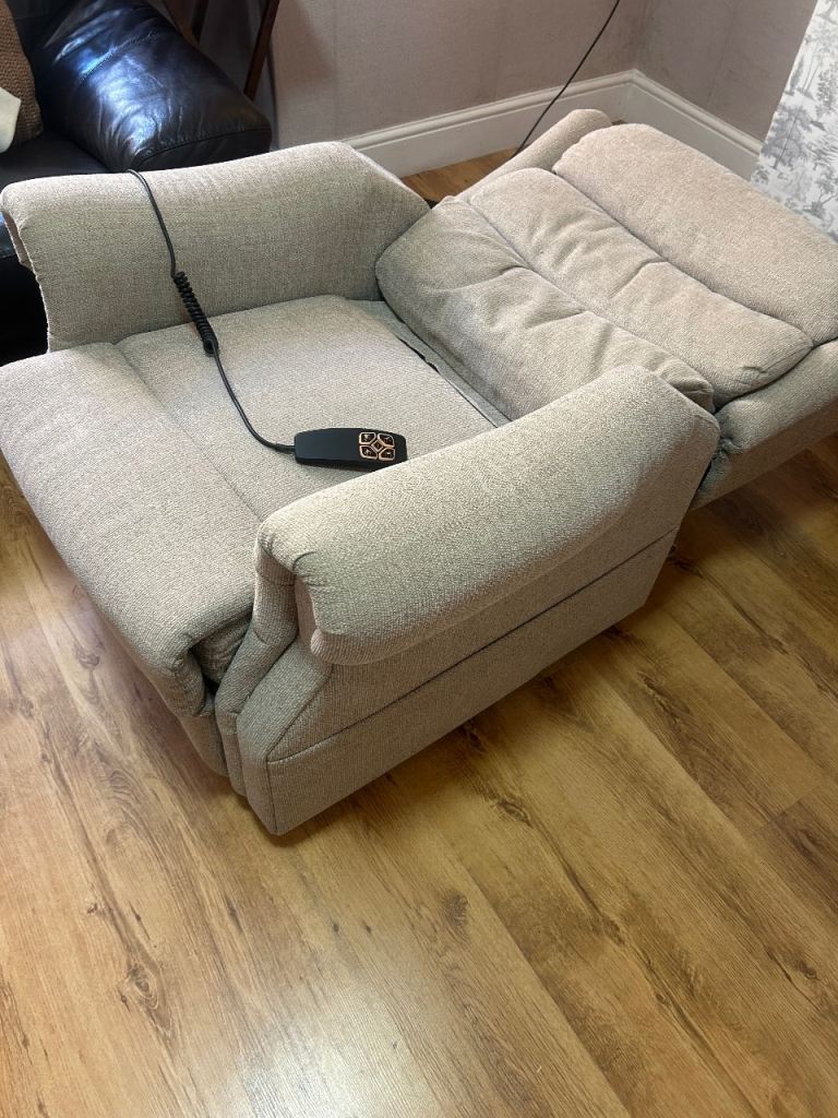 Rise and recline chair 