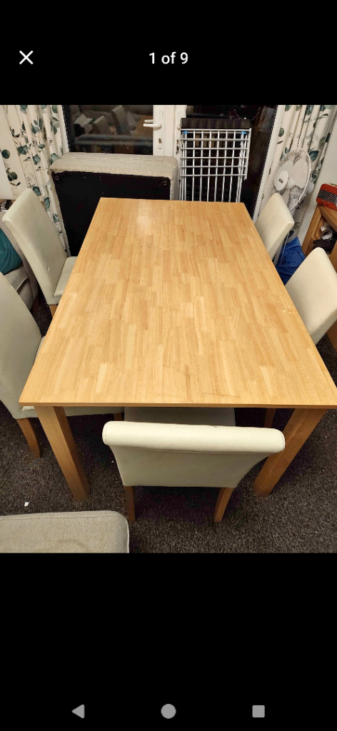 Dining table with 5x chairs 