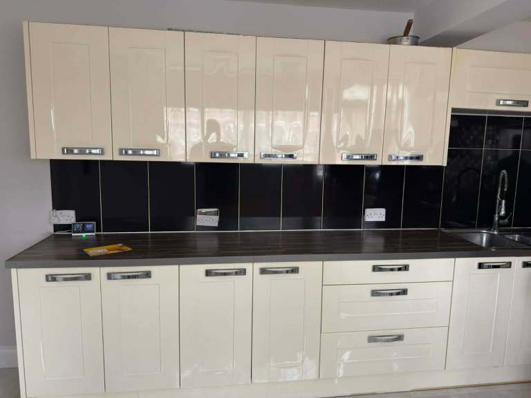 Full Cream Kitchen Units with Appliances – Good Condition