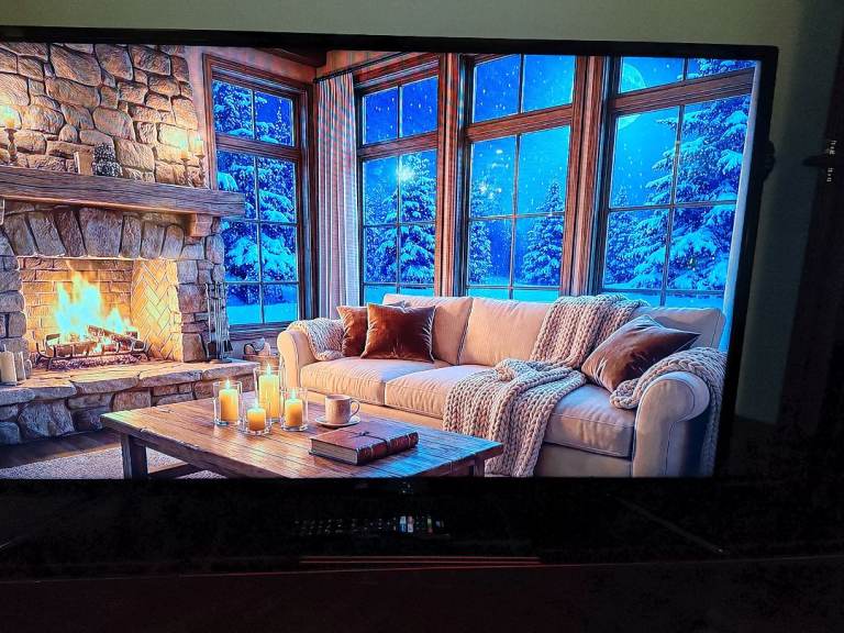 Jvc 43" smart Freeview Play led TV with remote control 