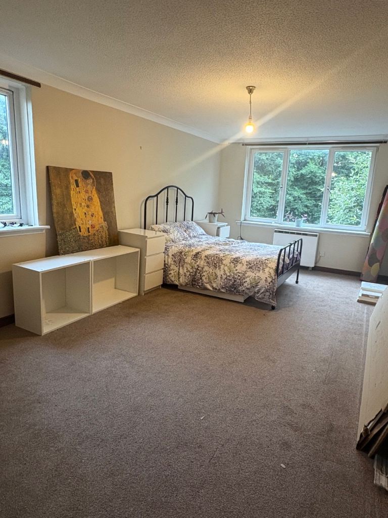 Fabulous Furnished 2-Bedroom Flat with Additional Study Spaces – Kinning Park, Glasgow G51