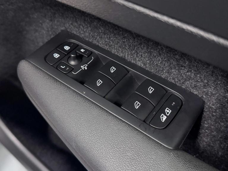 2023 Volvo XC40 Plus P8 AWD (408 hp) ESTATE Electric Automatic