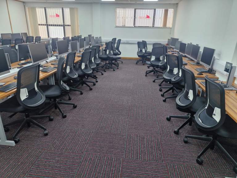 Orangebox do office chairs without arms (100 available)