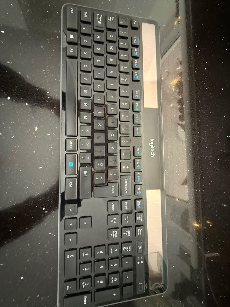 Logitech K750 UK QWERTY Wireless Keyboard