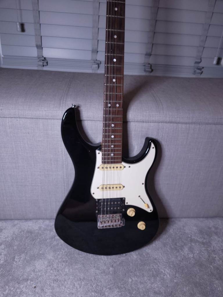 Rare Vintage Yamaha Pacifica Electric Guitar 1989/1990 + Ritter Guitar Case