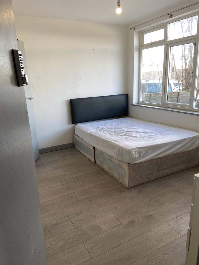 Studio Room in Headstone Harrow HA14UH