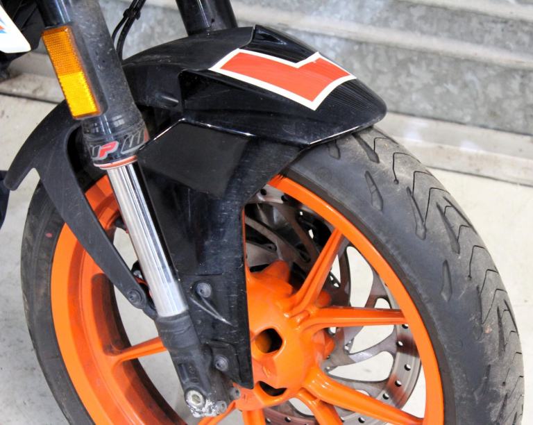 2024 73 KTM DUKE 125 ABS LEARNER LEGAL TRADE SALE 7K WHITE/ORANGE NEW MOT RIDES