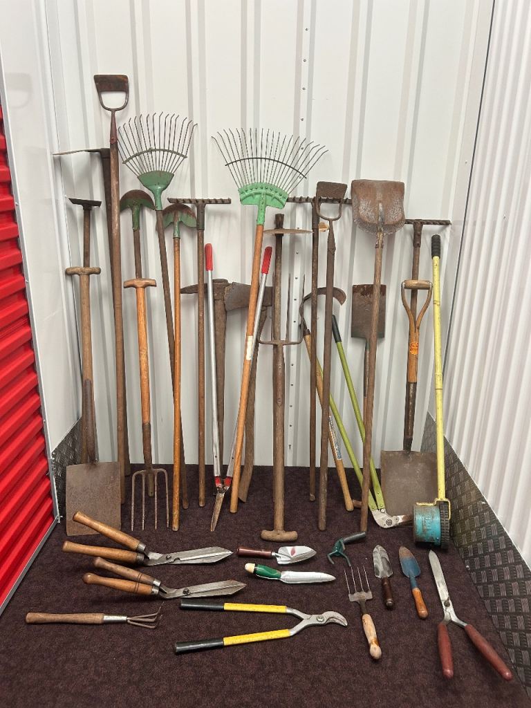 Garden hand tools job lot