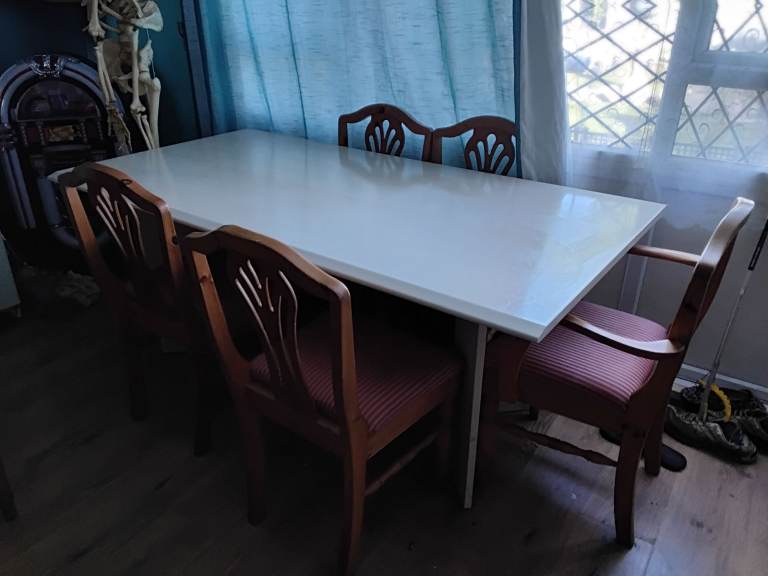 Table and chairs 