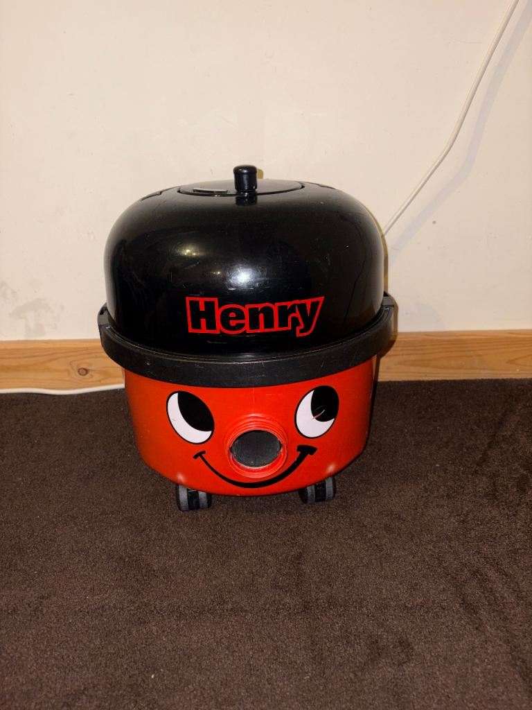Henry Vacuum Cleaner – Red unit only no tools 
