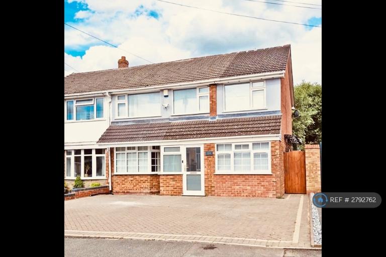 5 bedroom house in Knaves Castle Avenue, Walsall, WS8 (5 bed) (#2792762)