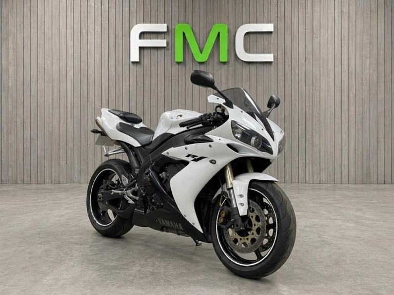 2005 Yamaha YZF R1 **Sports Exhaust - Great Value** 