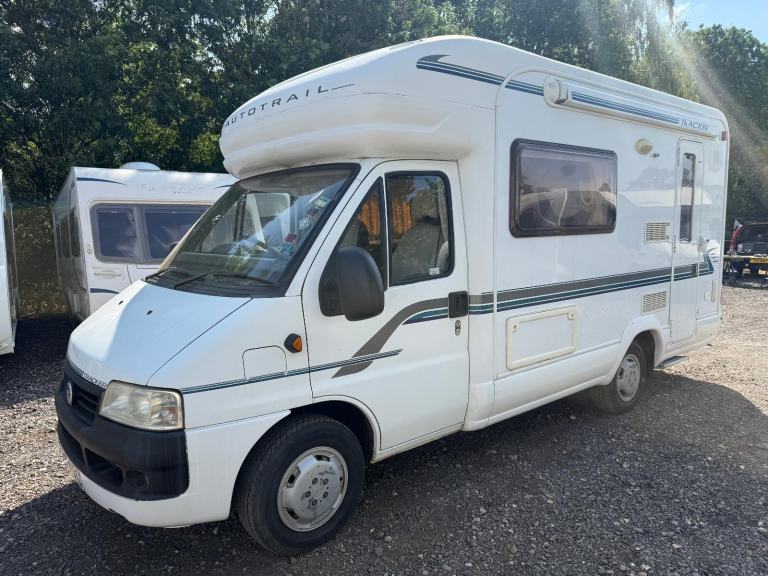 AutoTrail Tracker se 2 berth motorhome Fiat DUCATO II JTD MWB