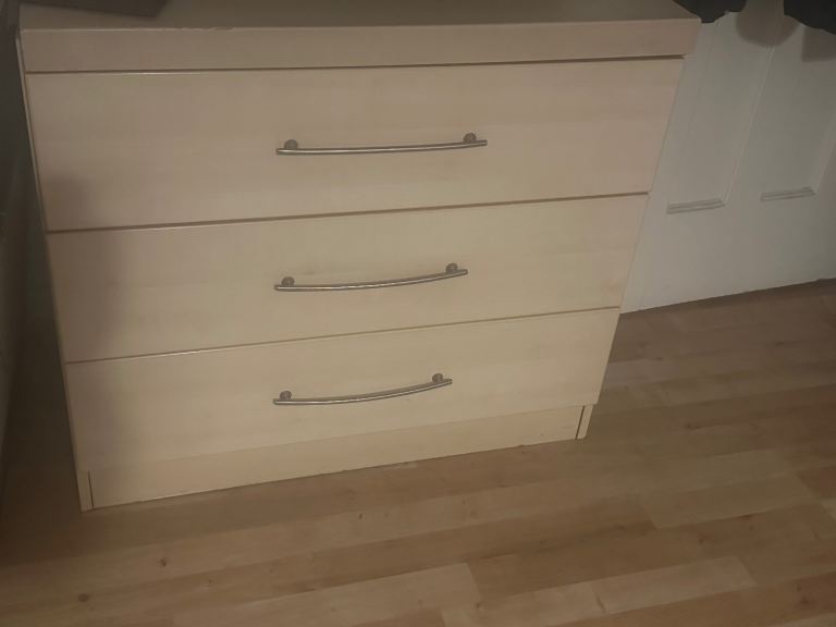 Light Wood Chest of 3 Drawers – Good Condition