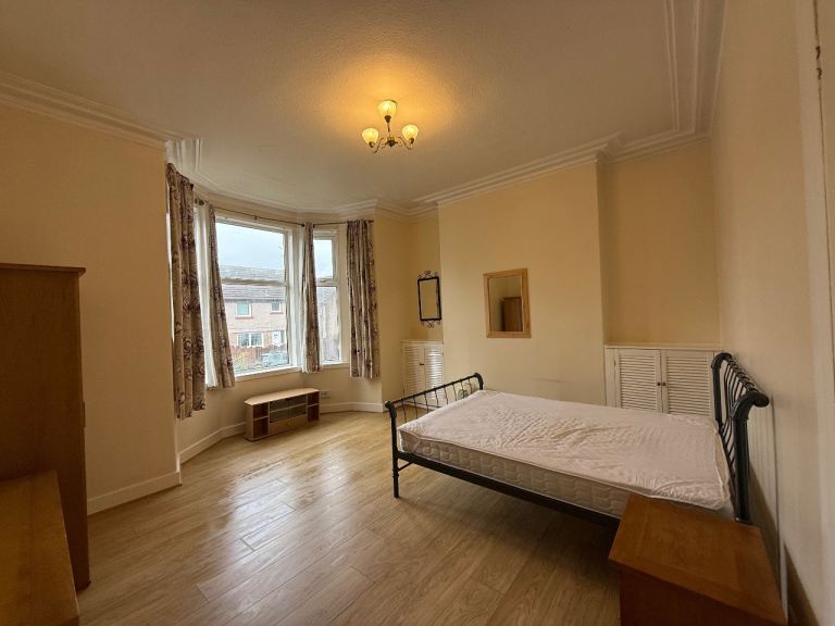 Large Ground Floor One Bedroom Flat for rent in Torry Aberdeen (Victoria Road)
