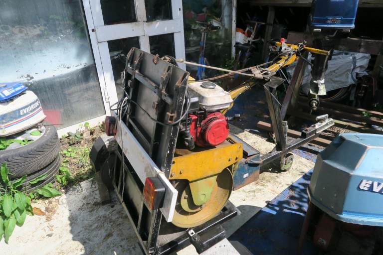 PEDESTRIAN ROLLER AND TRAILER 