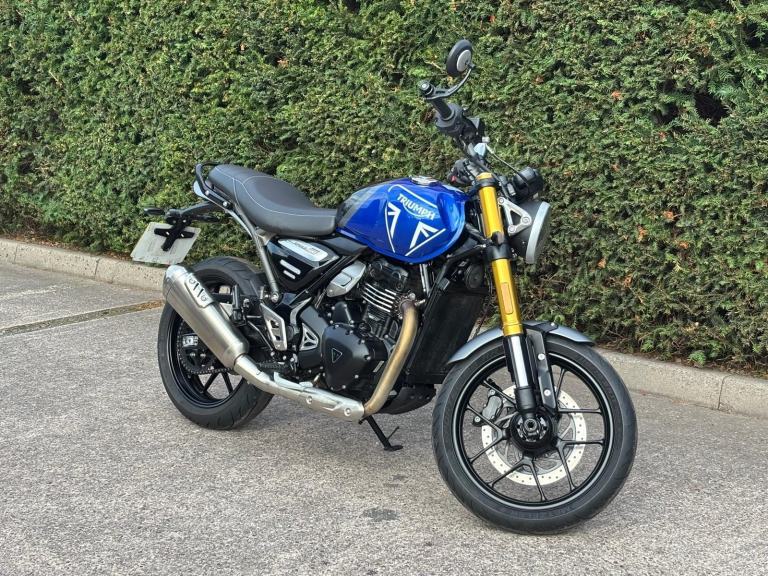 2024 TRIUMPH SPEED 400 IN CASPIAN BLUE ONLY 2835 MILES