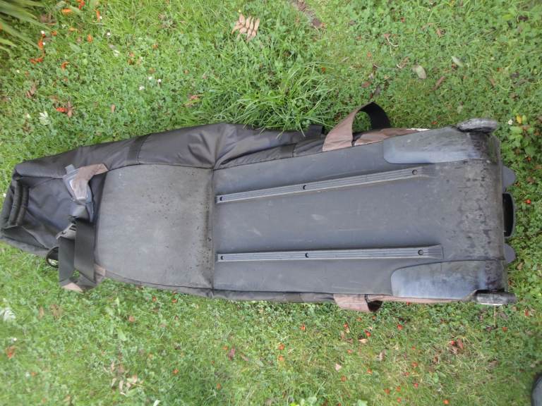 Golf travel / airline / holidays / transportation, padded wheeled bags, various prices 