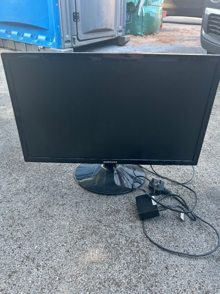 Samsung Computer Monitor – Black, Good Condition