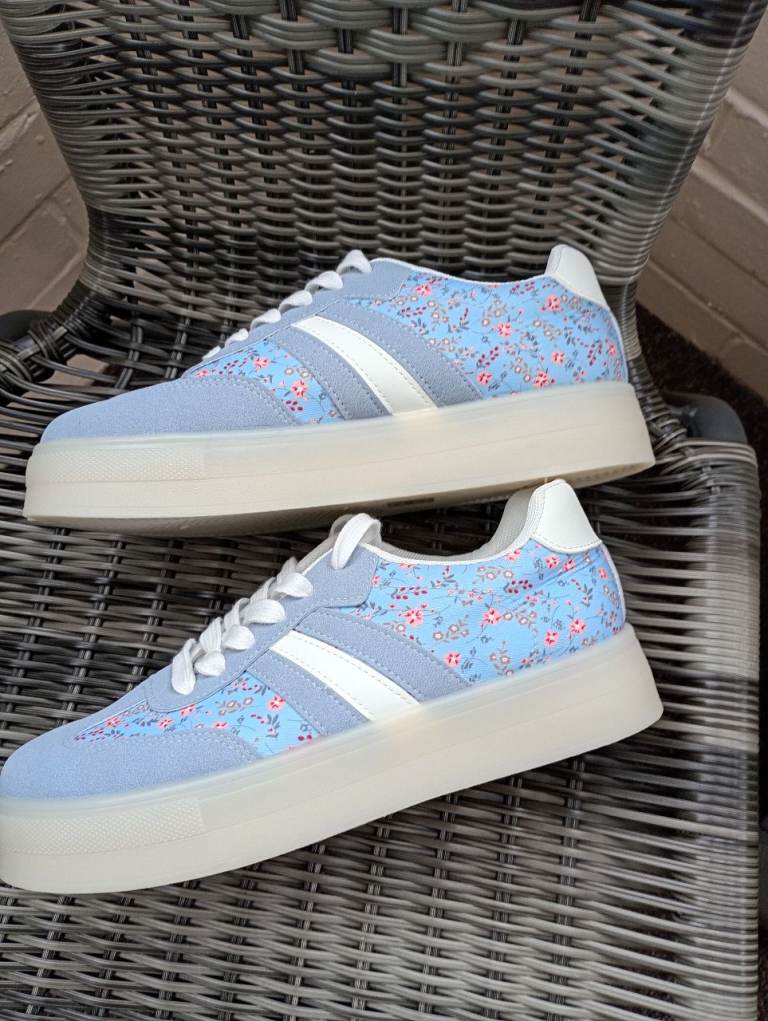 Brand new flat trainers 