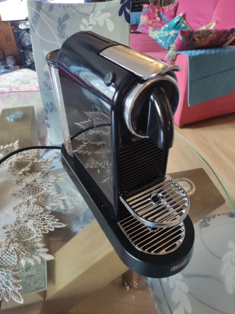 Nespresso Citiz Coffee Machine with Aeroccino Milk Frother by De'Longhi 