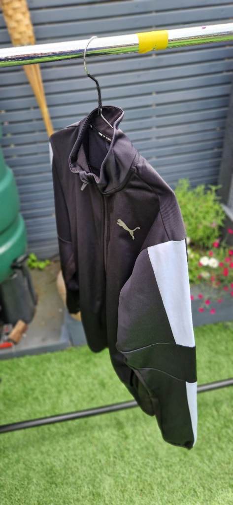 Puma top