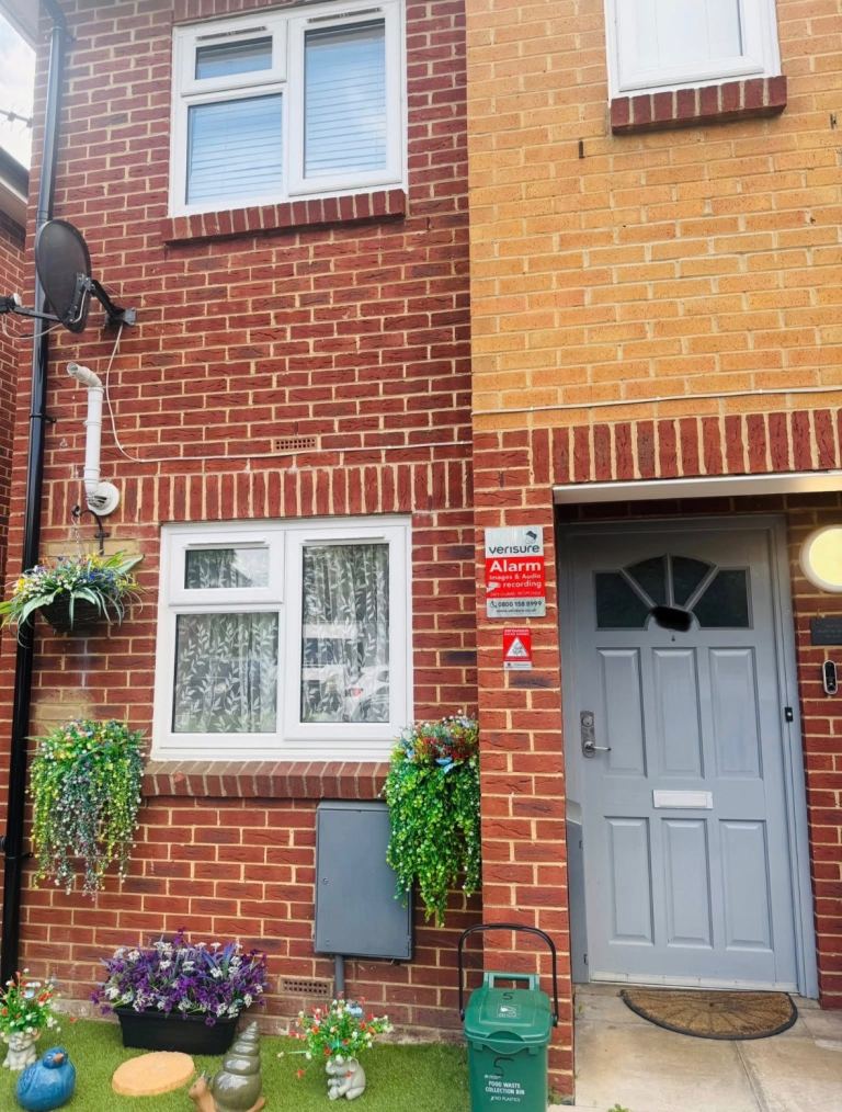 2 bedroom house London 