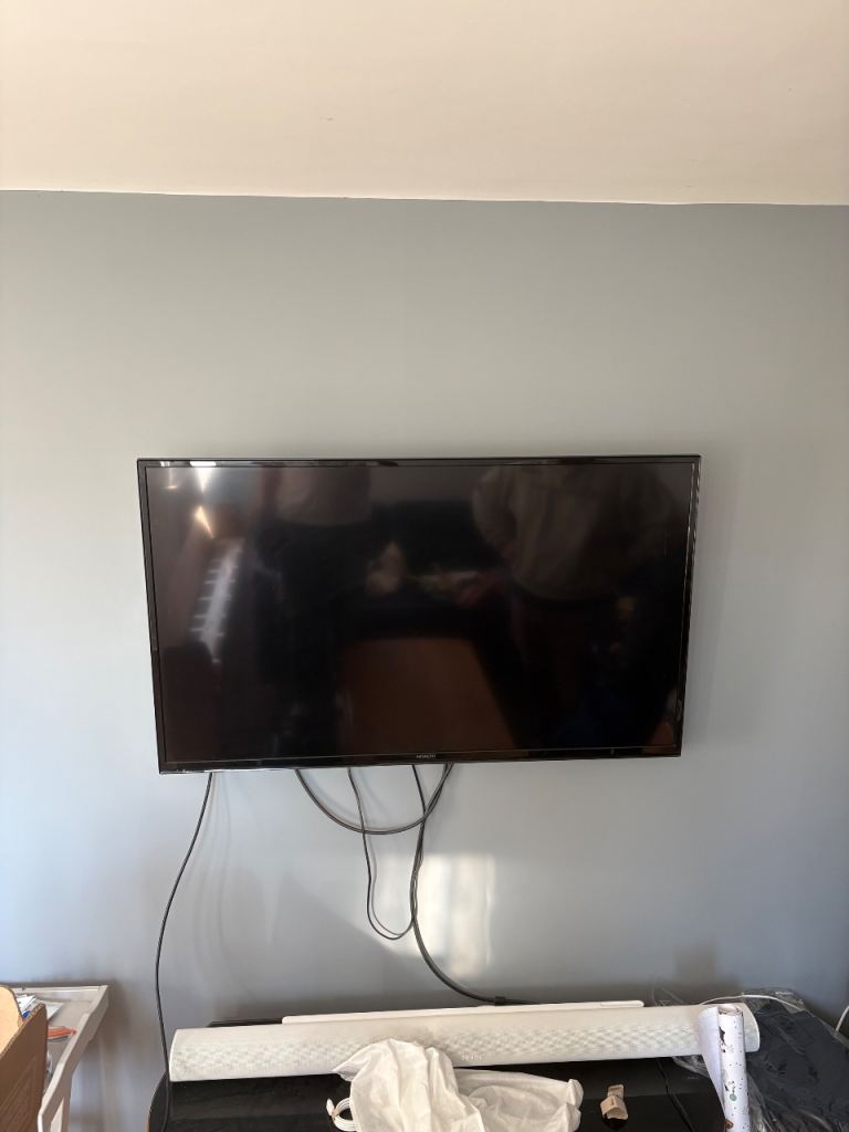 Hitachi 48” HD Smart TV