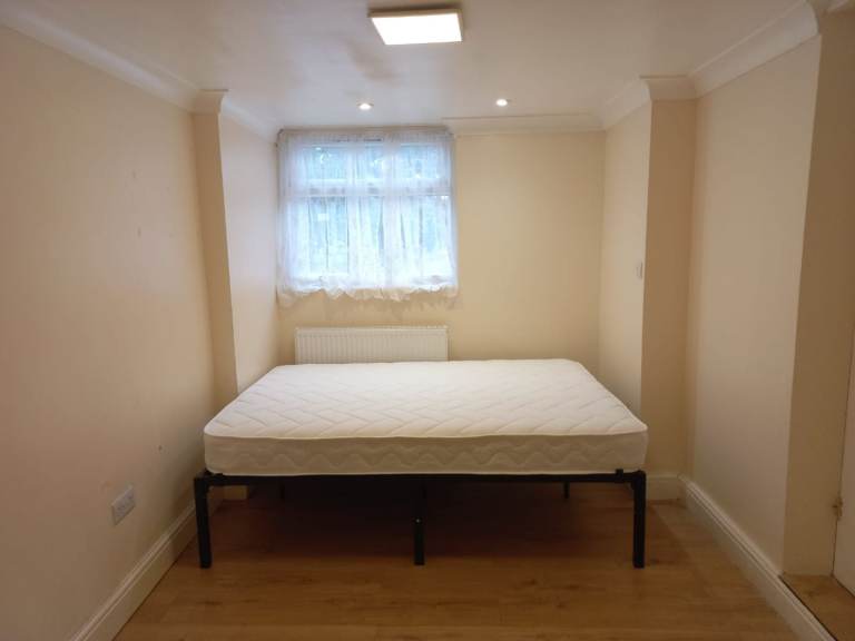 Spacious Double Ensuite Room at Hounslow
