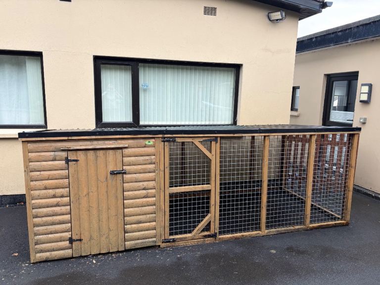 5x12ft dog enclosure kennel run insulated 