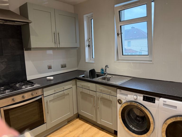 2 bed upper cottage flat, Ardgay Street, G32 9XH