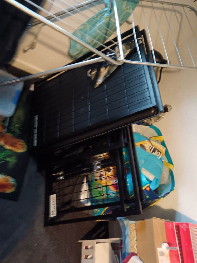 Medium Dog crate band new need away asap 