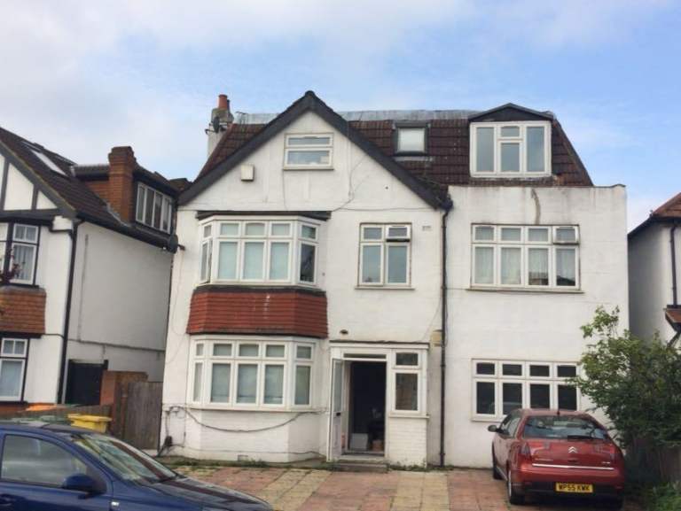 DSS 1ST FLOOR2BEDROOM FLAT10MIN BUS WIMBLEDON&KINGSTON 10MIN WALK RAYNES PARK B.RAIL 