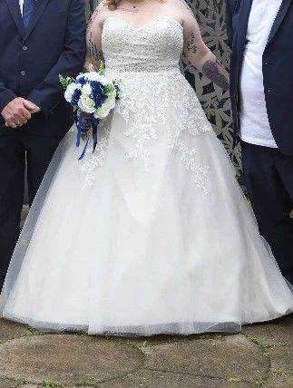 Wedding dress 