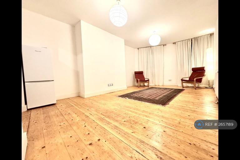 1 bedroom flat in Stoke Newington, London, N16 (1 bed) (#2657189)