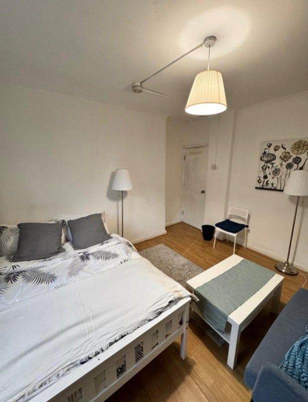  🏡 Spacious Room | 3 Minutes from Aldgate East Station❤️