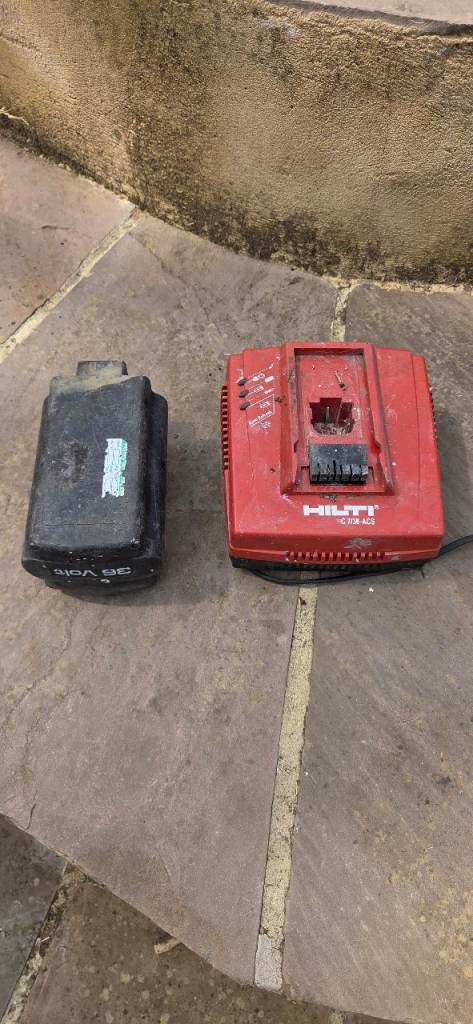 Hilti Power Tool Battery 2,4 Ah and Charger – Working Order
