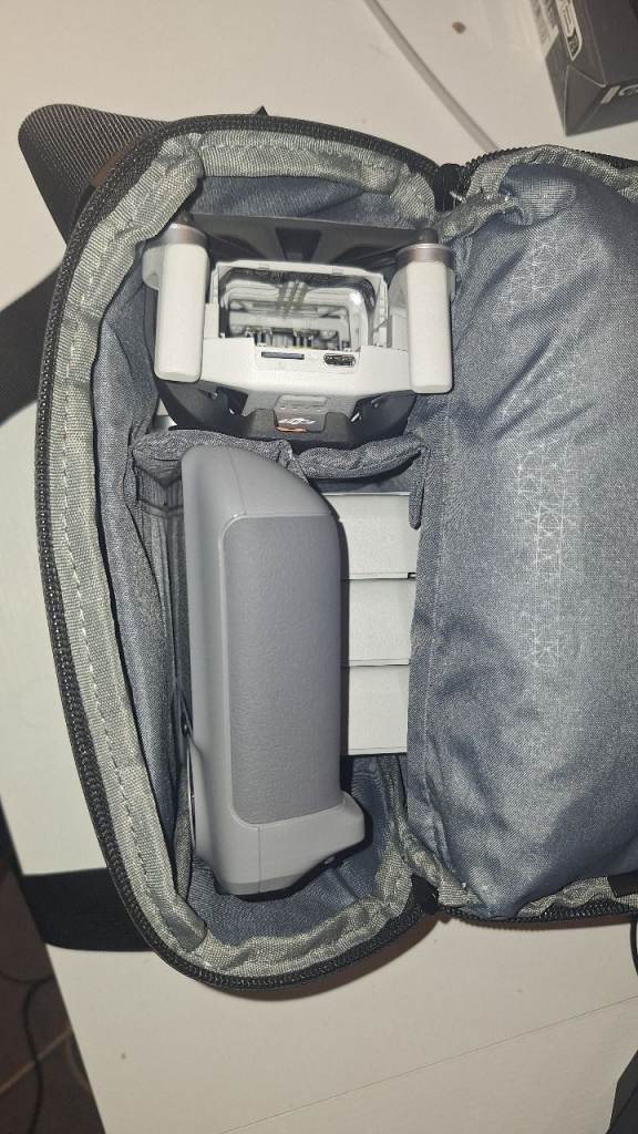 Dji Mini 4 pro More Combo ( + carrying bag, + 3 batteries )