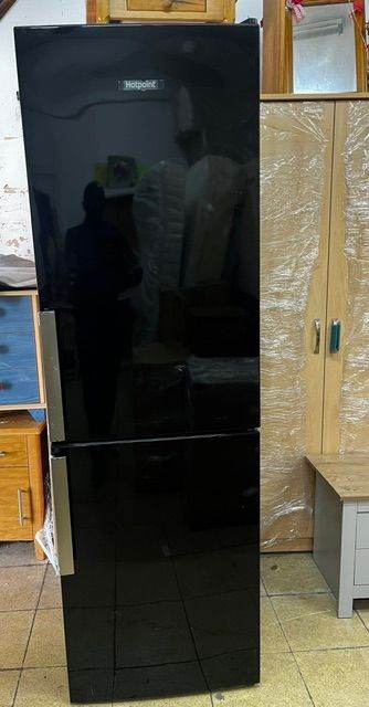 FROST FREE BLACK GOOSE HOTPOINT FRIDGE FREEZER WITH IN EXCELLENT WORKING CONDITION