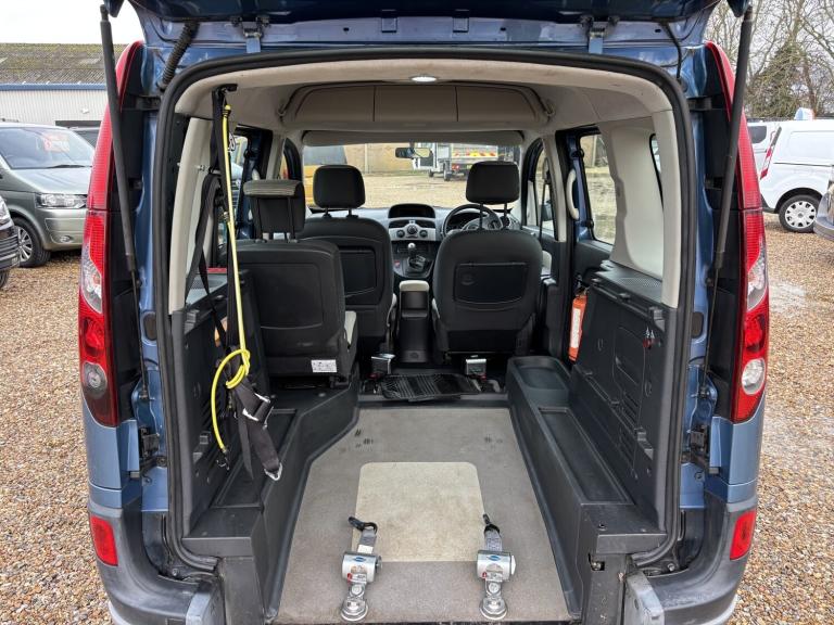 RENAULT Kangoo WHEELCHAIR ACCESSIBLE VEHICLE WAV 1.5 dCi Expression 2011