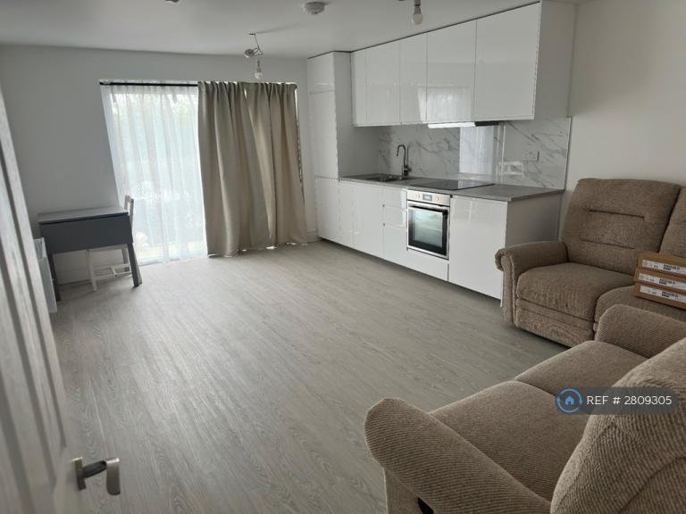 2 bedroom flat in Coffee Hall, Milton Keynes, MK6 (2 bed) (#2809305)